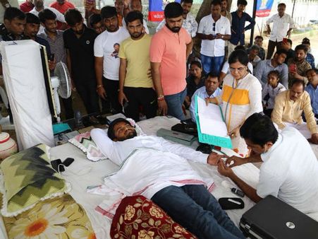 બંધ બારણે મળી બેઠક