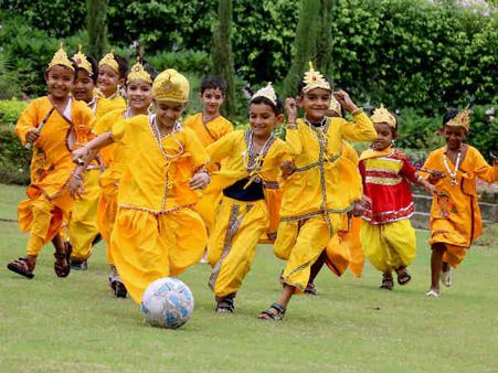 બાળકોએ ધર્યુ કાનાનું રૂપ