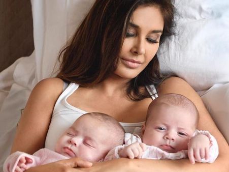 જૂનમાં જન્મી છે લિઝા રે ની પુત્રીઓ