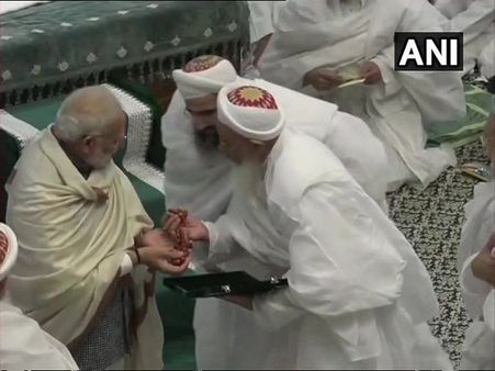 પોશાક પણ અલગ