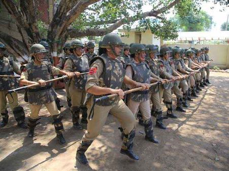 બહેનની સફળતાથી ખુશ છે ભાઈ