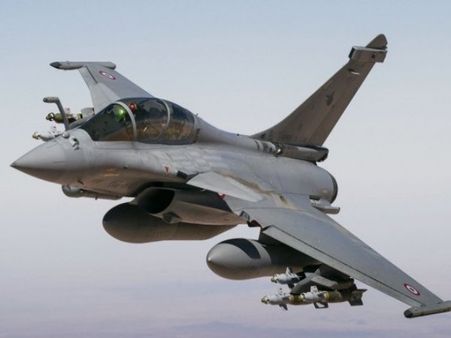 વિવાદોની વચ્ચે રાફેલ ઉડાણની ટ્રેનિંગ લેવા ફ્રાન્સ પહોંચી ભારતીય વાયુસેનાની ટીમ