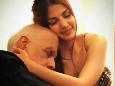 મહેશ ભટ્ટ સાથેની તસવીર શેર કરી