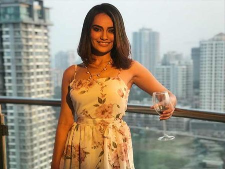 પહેલીવાર સેક્સી નાગિનની આવી તસવીરો, નજર હટાવવી મુશ્કિલ