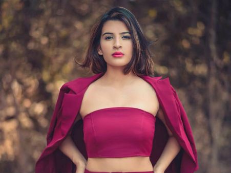 ઈન્ટરનેટ પર થઈ હતી મુલાકાત