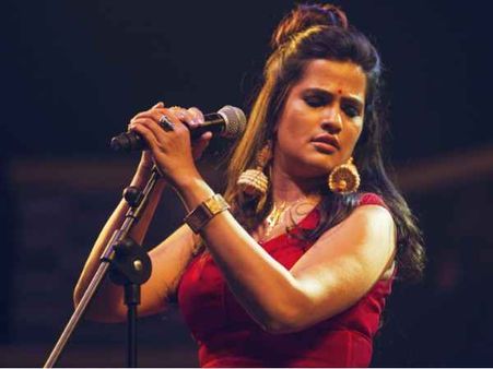 કૈલાશને સંભળાવી ખરી ખોટી