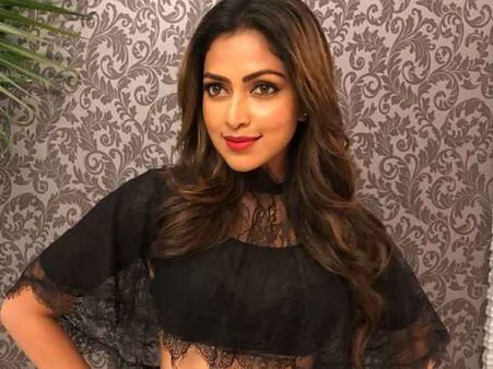 એને લાગે છે કે તે મને ડરાવી દેશે