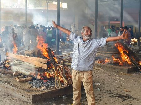 ટ્રેન રાવણની જેમ આવી અને માતા પુત્રને લઈ ગઈ