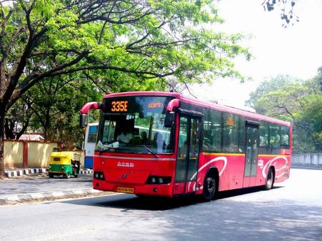 જ્યોતિષની સલાહ પર ડ્રાઈવરે કલાક મોડી ચલાવી બસ, બોલ્યો- નહિતર 15ના મોત થાત