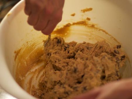 દાદીની અસ્થિઓ મેળવીને બિસ્કિટ બનાવ્યા, મિત્રોને ખવડાવ્યા