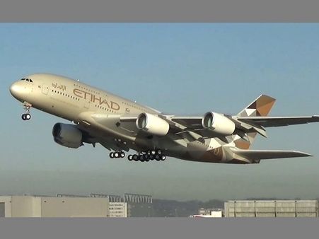 મહિલા અને નવજાતને હોસ્પિટલે લઈ જવાયા