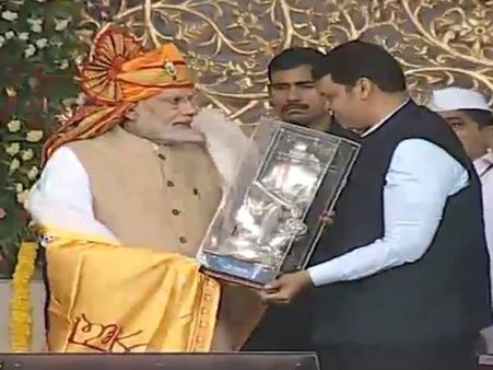 સાઈબાબાના મંદિર પહોંચ્યા