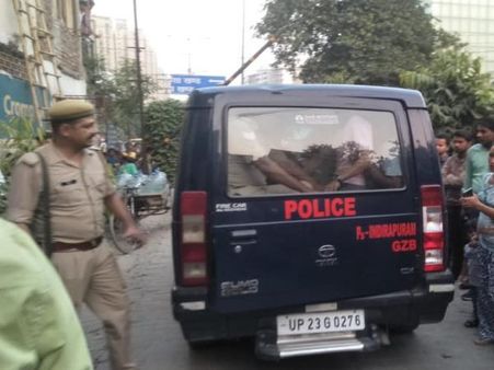 મહિલાઓ સાથે ફ્લેટમાં અમાનવીય વ્યવહાર