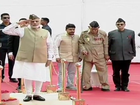 પીએમ મોદીએ ઇતિહાસ રચ્યો, વર્ષમાં બીજી વાર લાલ કિલ્લાથી તિરંગો લહેરાવ્યો