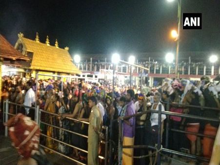 Live: સબરીમાલા પર ઘમાસાણ, કેટલાય વિસ્તારોમાં કલમ 144 લાગુ, કેરળ બંધનું એલાન