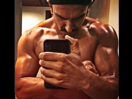 ધમાકેદાર એક્શન ધમાકેદાર એક્શન