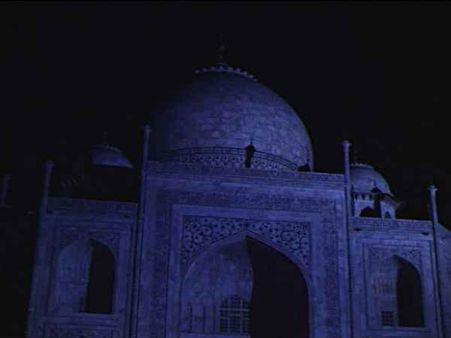 આજની રાત કંઈક આવો દેખાશે તાજમહેલ, દીદાર માટે આવ્યા લાખો પર્યટક