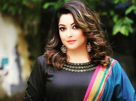 તનુશ્રીના વકીલે પોલિસને સોંપ્યો 40 પાનાંનો દસ્તાવેજ, નાના સામે ઠોસ પુરાવા