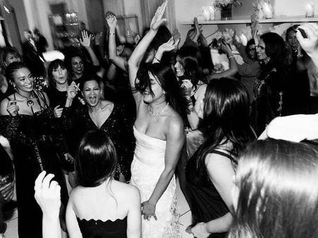 મા અને ભાવિ સાસુ સાથે ખૂબ નાચી પ્રિયંકા ચોપડા મા અને ભાવિ સાસુ સાથે ખૂબ નાચી પ્રિયંકા ચોપડા