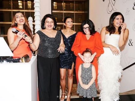 બ્રાઈડલ શાવરમાં પહોંચ્યા હોલિવુડ સેલિબ્રિટી બ્રાઈડલ શાવરમાં પહોંચ્યા હોલિવુડ સેલિબ્રિટી