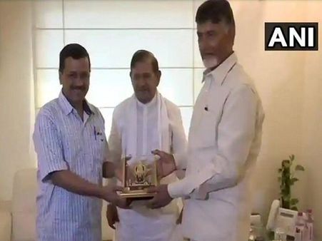 દિલ્હીમાં ચંદ્રબાબુ નાયડુએ કેજરીવાલ-શરદ યાદવ સાથે કરી મુલાકાત