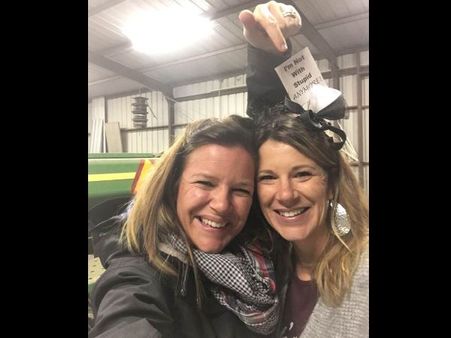 મહિલાએ દોસ્તોને આપી છૂટાછેડાની પાર્ટી