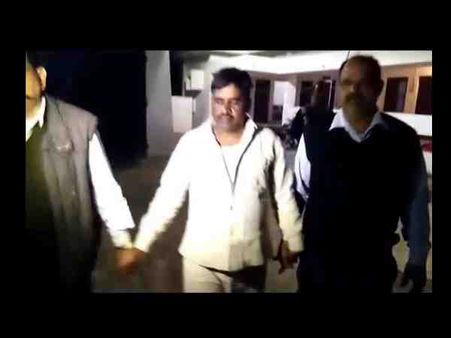 Video: પીએમ મોદીની મોટી યોજનામાં ગોટાળો, રંગેહાથે ઝડપાયો અધિકારી