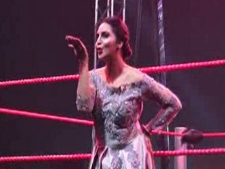 રાખી સાવંતની ધોલાઈ રાખી સાવંતની ધોલાઈ