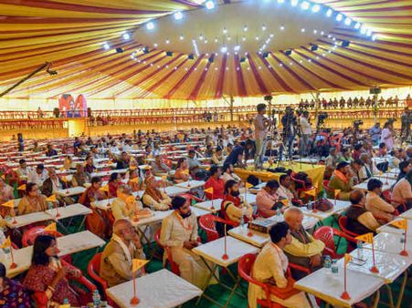 ભગવાન રામની 221 મીટર ઉંચી મૂર્તિના વિરોધમાં સાધુ સંતો આવ્યા