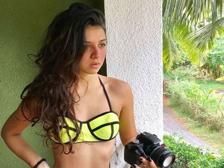 બોલિવૂડ એન્ટ્રી 