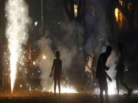 દિવાળીની રાતે દિલ્હી પોલીસ એક્શનમાં, 690 કિલો ફટાકડા જપ્ત, 31 લોકોની ધરપકડ