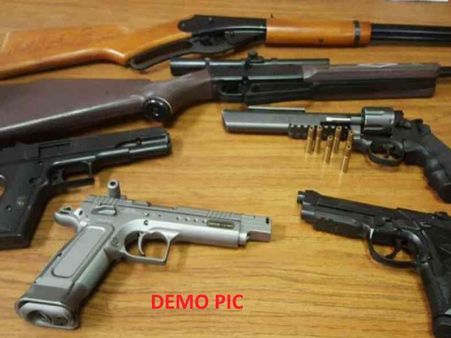 કેટલાક નેતાઓ પાસે છે 4-4 હથિયાર