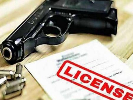 કોંગ્રેસના ઉમેદવાર ગોવિંદ સિંહ પાસે ત્રણ હથિયાર