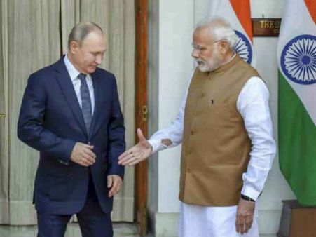 ભારત-રશિયા વચ્ચે 50 કરોડની ડિફેન્સ ડીલ પર હસ્તાક્ષર, નેવીને મળશે જંગી જહાજ