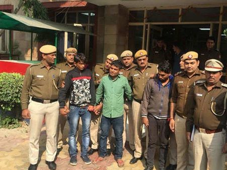 નોકરનું પેટ ફાડીને આંતરડાઓ બાથરૂમમાં ફેંક્યા