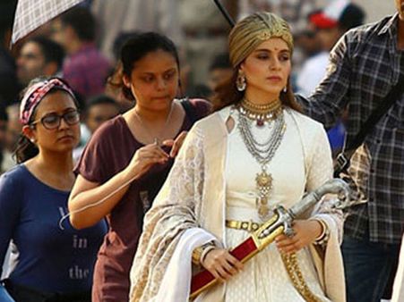 શૂટિંગ રોકવામાં આવી શૂટિંગ રોકવામાં આવી