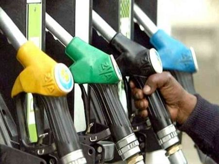 SBIની ધમાકેદાર ઑફર, ફ્રીમાં આપી રહી છે 5 લીટર પેટ્રોલ!