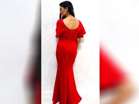 રેડ ડ્રેસમાં સપનાએ હોટ ફોટો શેર કરી, ટેટુ પણ બતાવ્યું