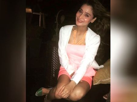 કોણ છે સારા?