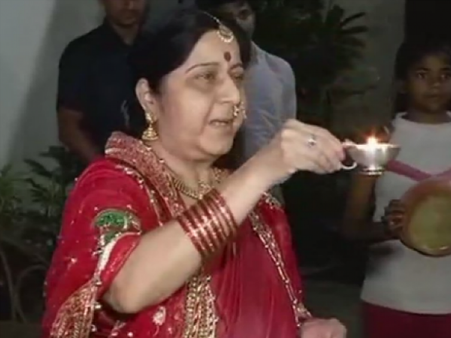 સુષ્માના ફેસલા પર ખુશ થયા પતિ સ્વરાજ, લખી દિલની વાત