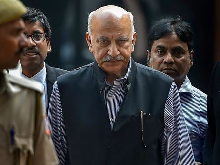 એમ જે અકબર પર હવે લાગ્યો બળાત્કારનો આરોપ, પત્રકારે કહી આપવીતી