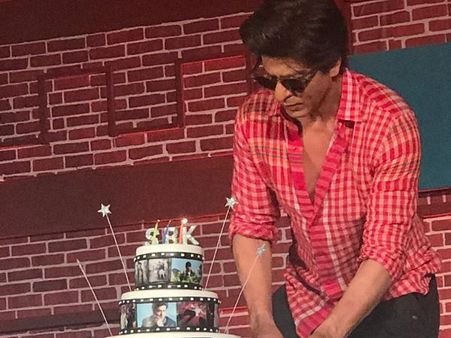 દોસ્તો સાથે શાહરુખે મોડી રાત સુધી કરી પાર્ટી