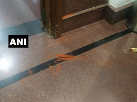 ફેસબુક પર દક્ષિણપંથી વિચારધારાવાળી પોસ્ટ પણ કરી છે