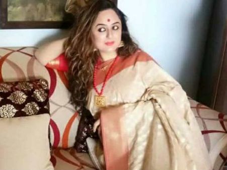 વ્યવસાયે વકીલ દીપિકા રાજાવત એક સામાજિક કાર્યકર્તા છે