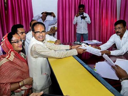 શિવરાજસિંહથી બમણી અમીર છે તેમની પત્ની, આ નેતાઓની પત્નીઓ પણ કમાણીમાં આગળ