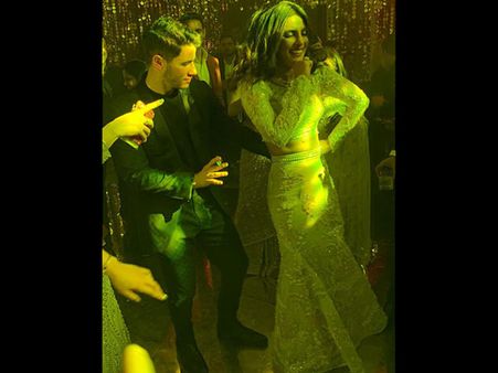 Pics: પ્રિયંકા-નિકની પાર્ટીમાં બોલિવુડ સ્ટાર્સે કરી ધમાલ, ફોટા હવે થયા વાયરલ