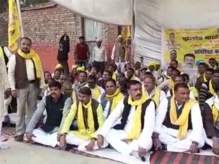 પથ્થરમારોના જવાબમાં ભાજપના કાર્યકર્તાઓએ પણ કાંકરીછારો કર્યો હતો