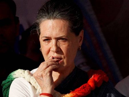 મુનવ્વર રાણા સોનિયાને કહ્યુ હતુ, ‘ધ રીયલ મધર ઈન્ડિયા'