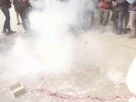 મધ્ય પ્રદેશ, રાજસ્થાન, છત્તીસગઢમાં કોંગ્રેસ આગળ, દિલ્હી મુખ્યાલય બહાર જશ્નનો માહોલ