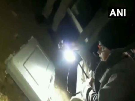 રસ્તા પર લાવારિશ હાલતમાં મળ્યું હતું ઈવીએમ